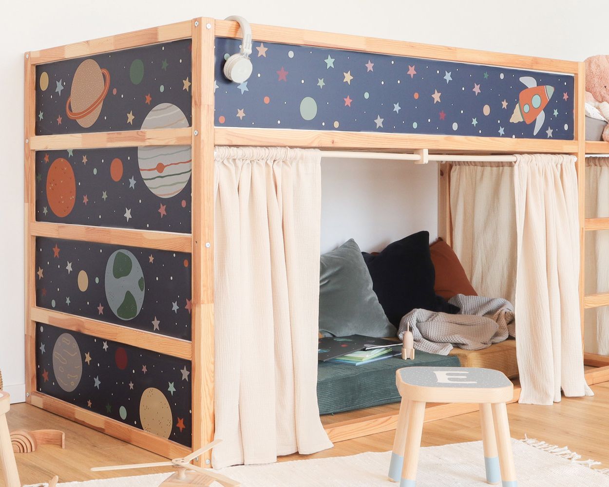 IKEA KURA mit Planeten IKEA KURA mit Planeten