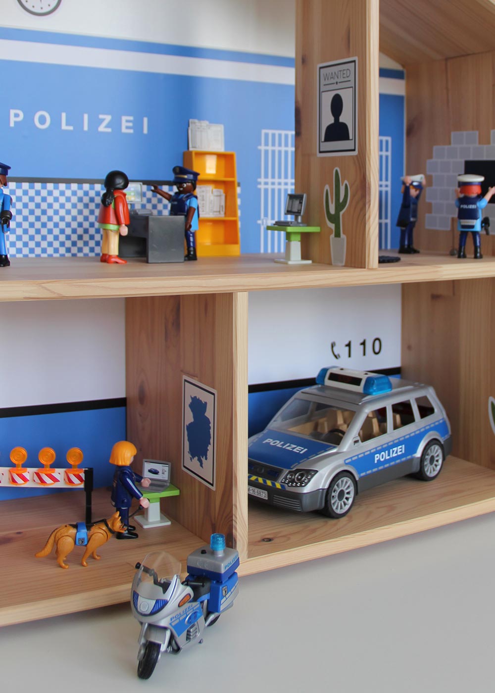 Ikea Flisat Puppenhaus Tapete Polizei Teilansicht Fahrzeuge