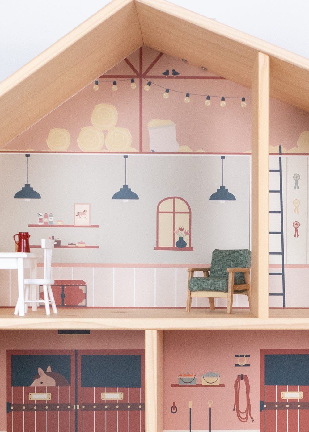 Puppenhaus von Ikea mit Limmaland Klebefolie mit Pferdestall Motiv verschönern