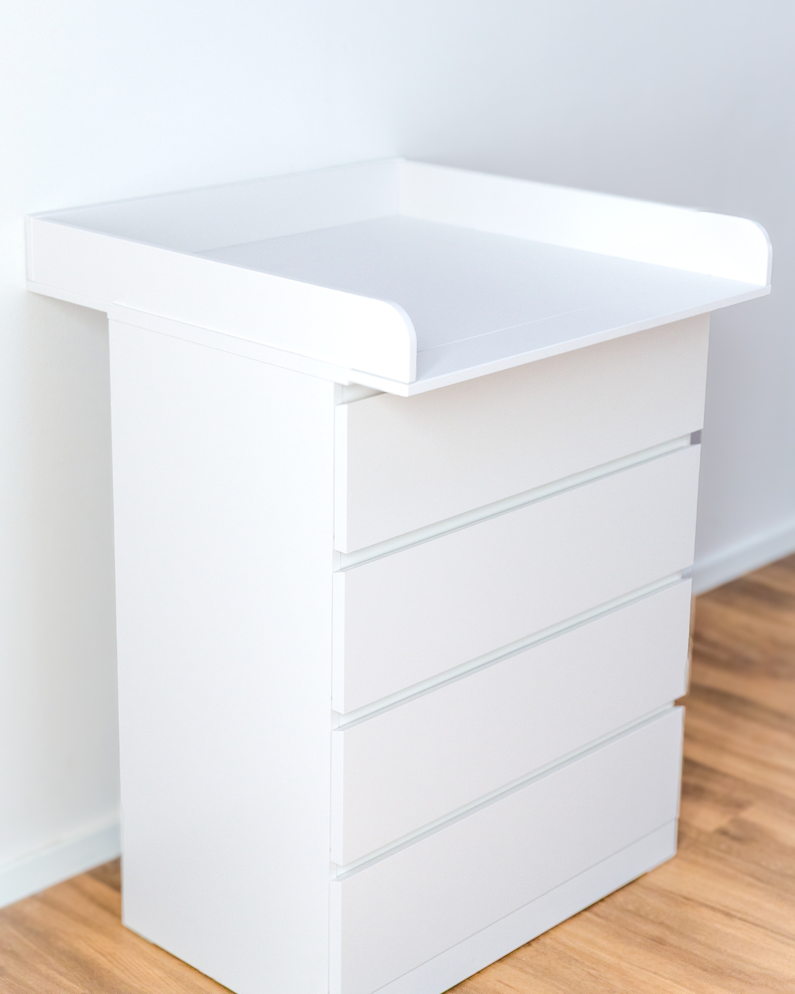 Kommode, weiße Kommode, Schubladenkasten, Nachtkommode, Möbelstück