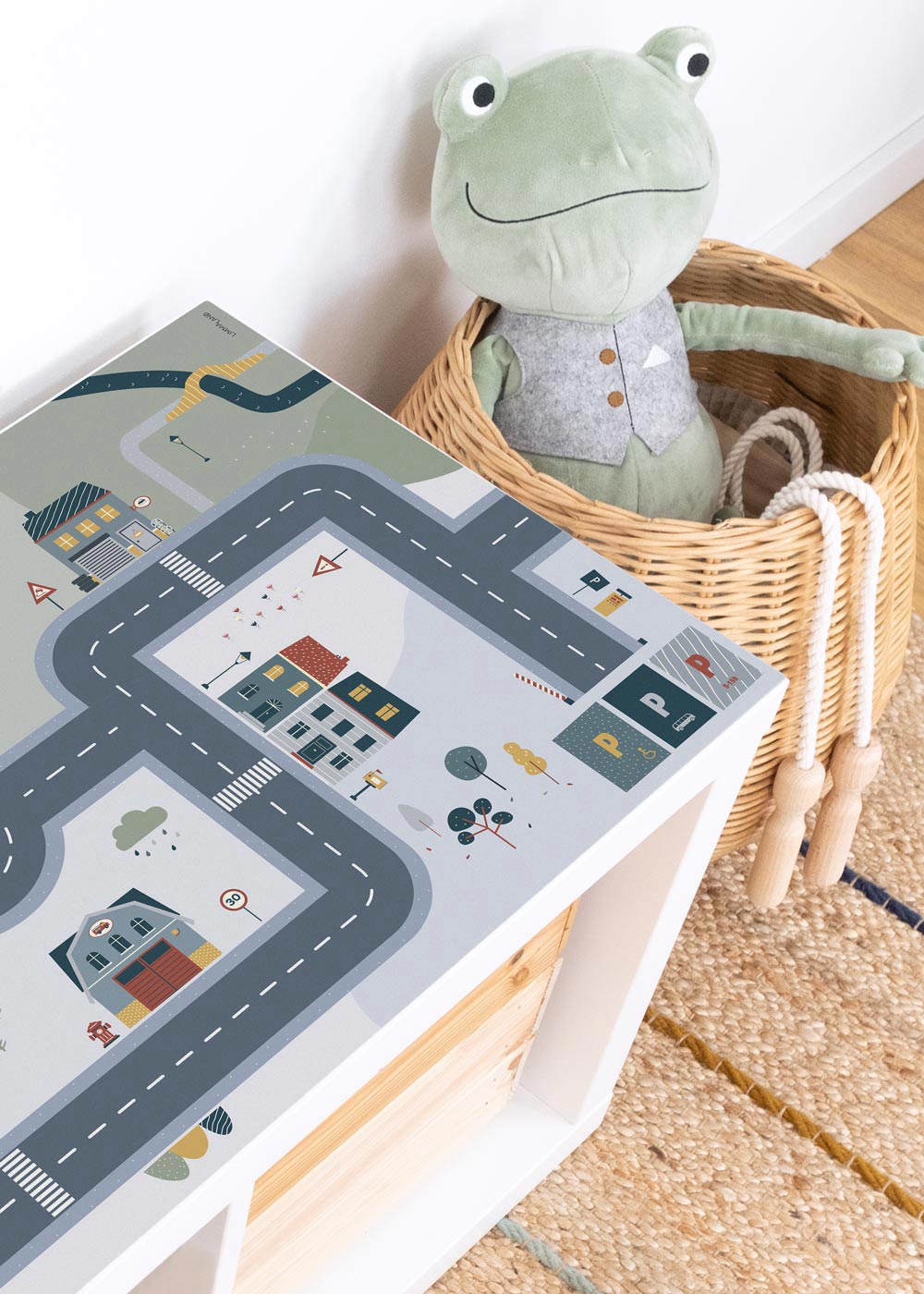 Ikea Kallax mit Klebefolie mit Spielstraße Motiv von Limmaland verschönern