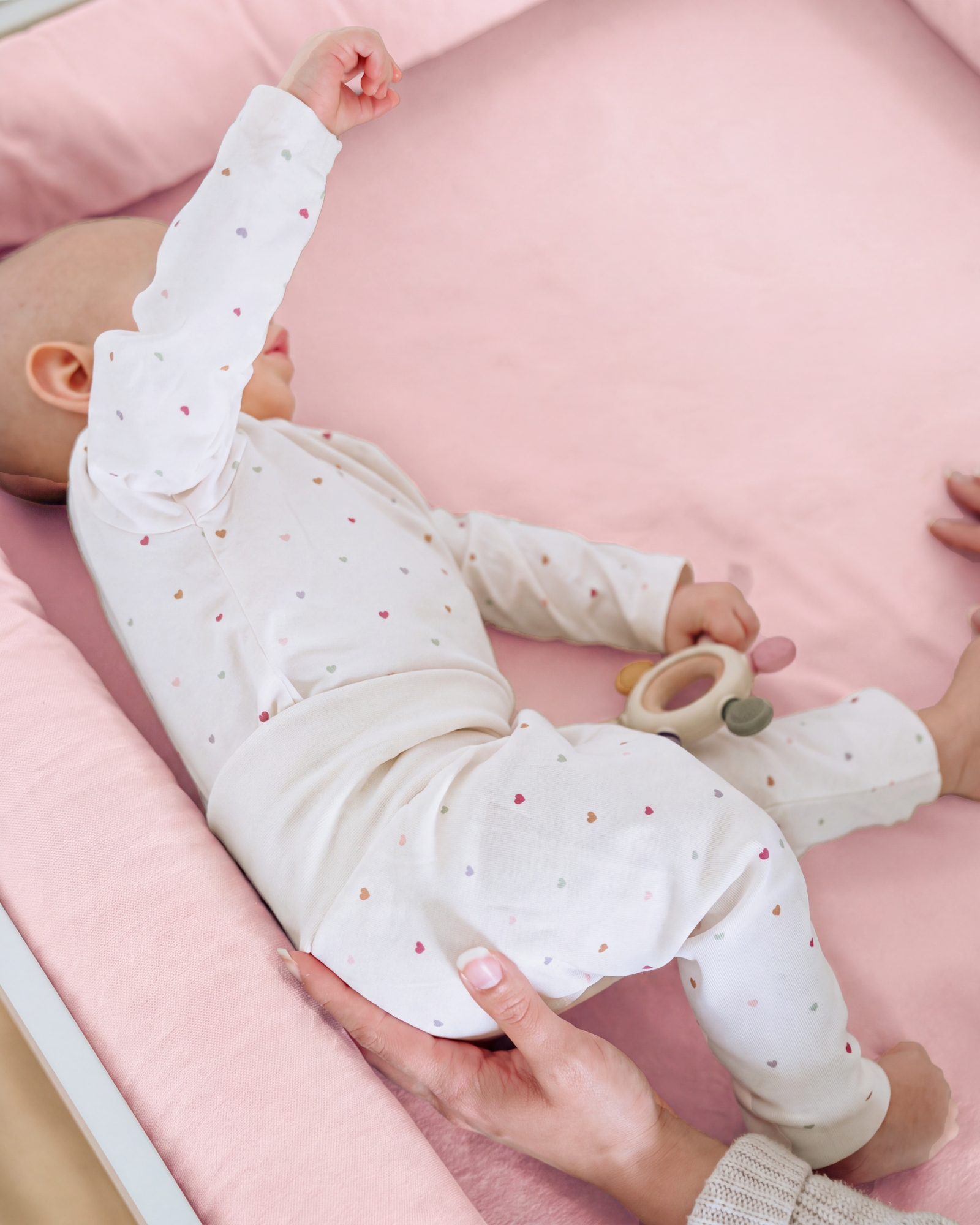Baby-Schlafanzug, Langarm, Weiß, Herzmuster, Baumwolle
