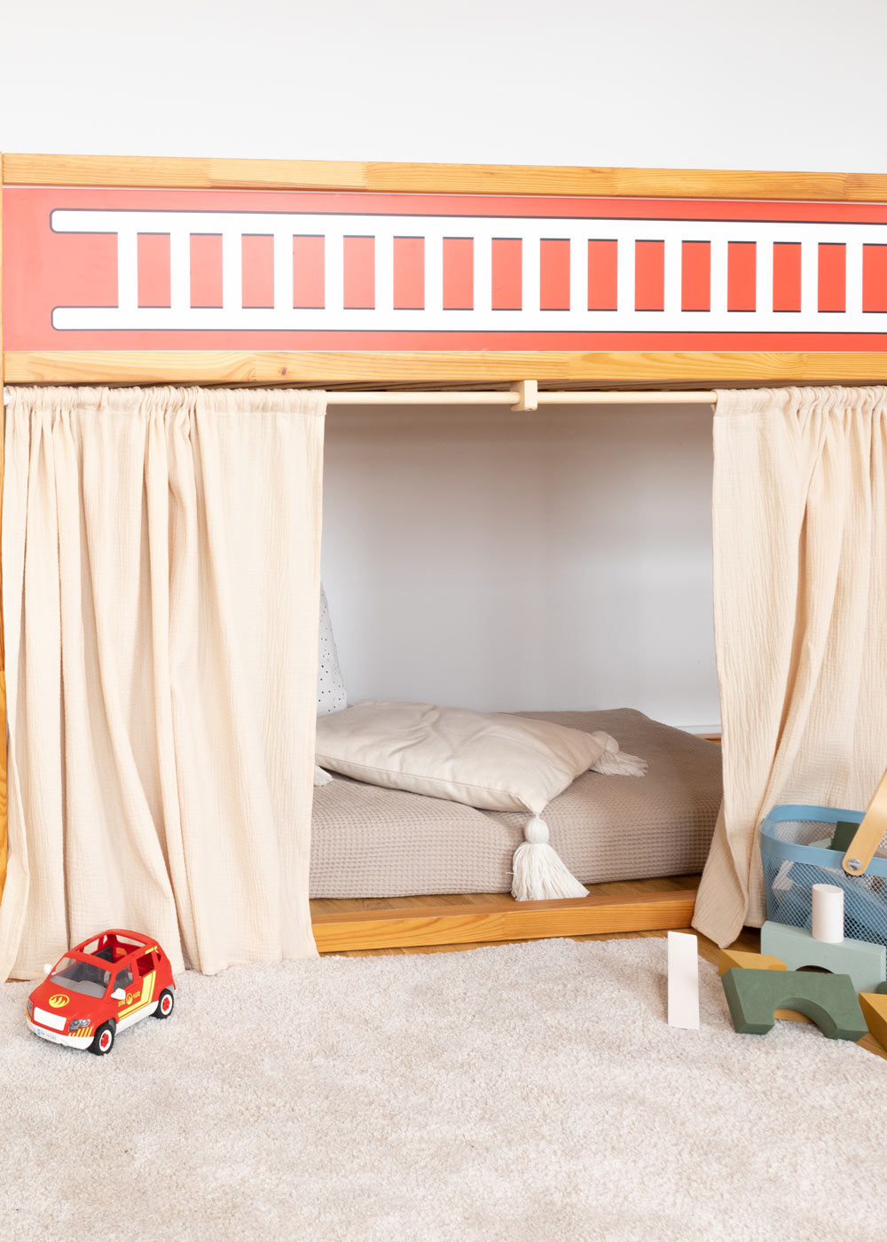 klebefolie ikea kura hochbett feuerwehrauto rot 4 klebefolie ikea kura hochbett feuerwehrauto rot 4