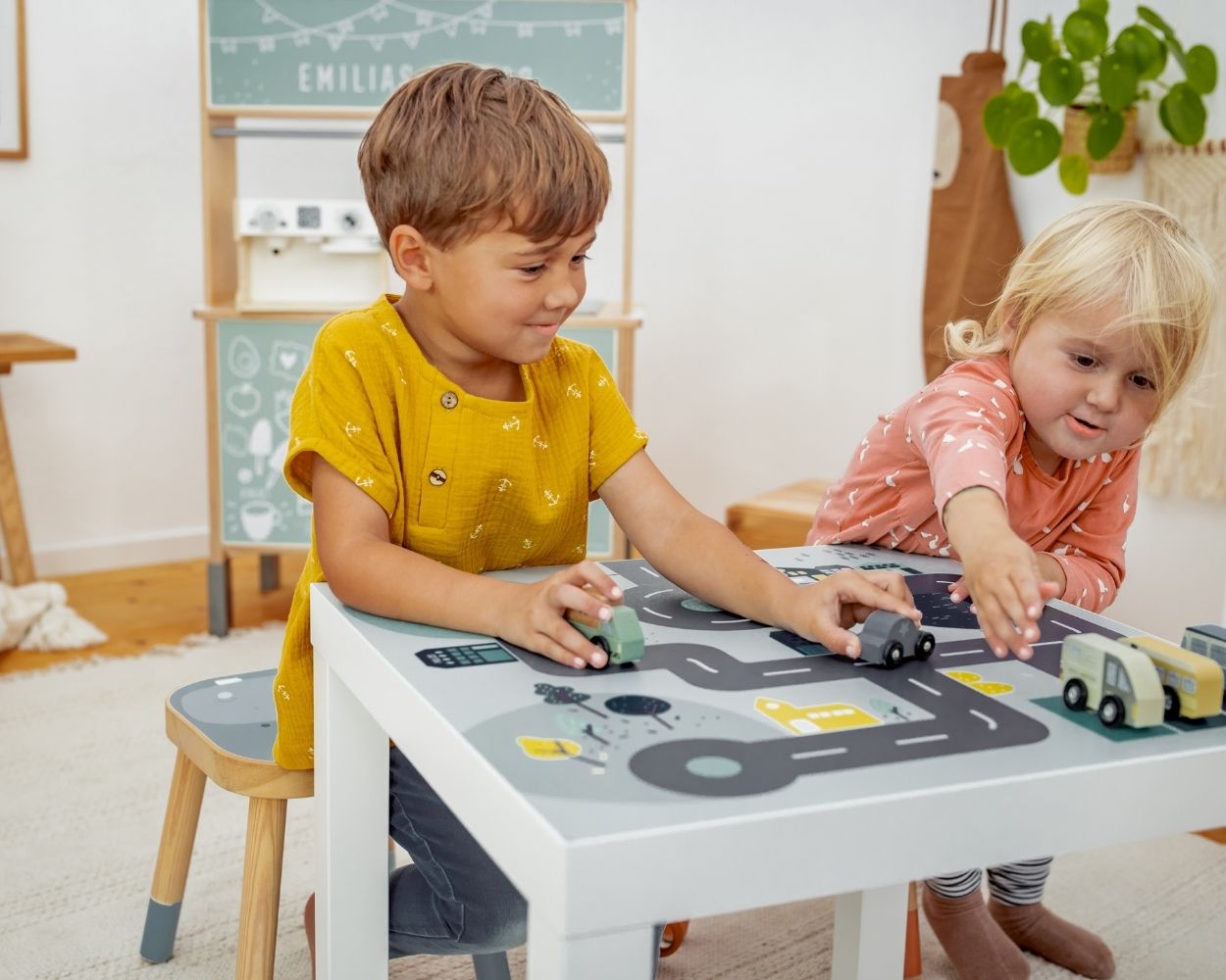 eigenes Kinderzimmer Spieltisch eigenes Kinderzimmer Spieltisch
