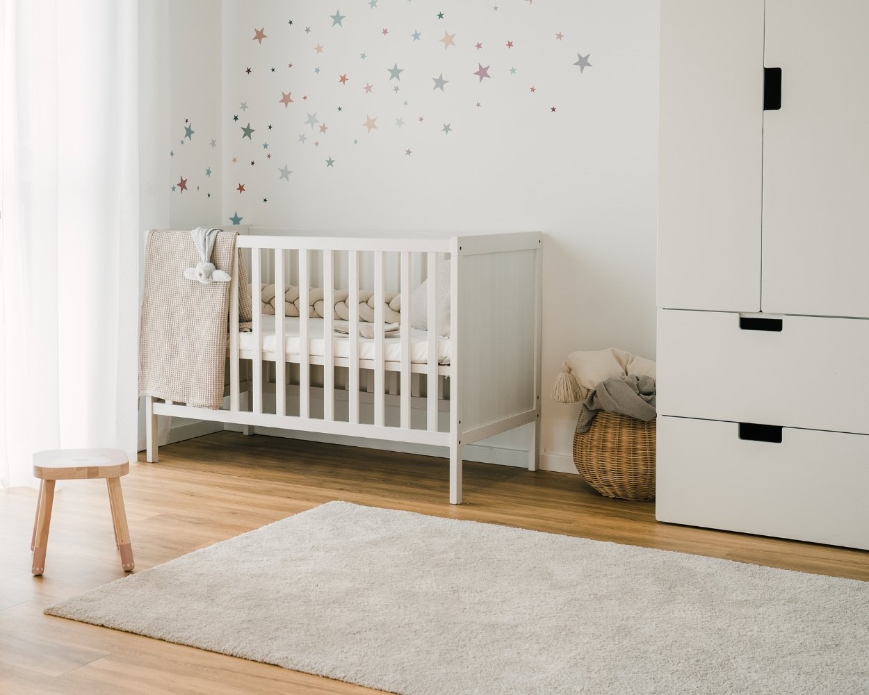 Kuscheliger Teppich im Babyzimmer