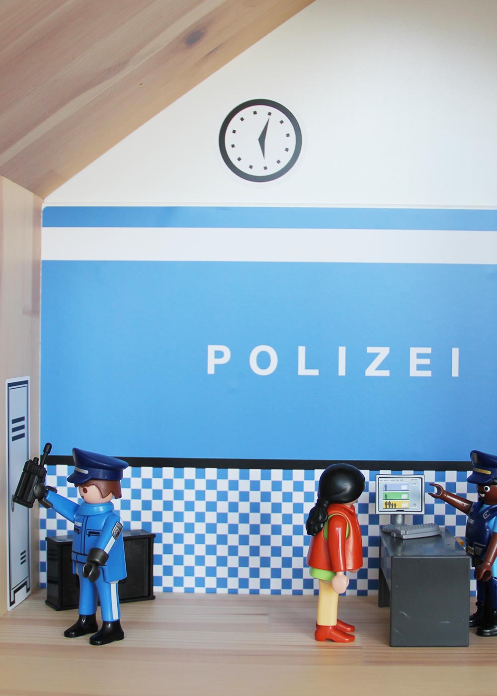 Ikea Flisat Puppenhaus Tapete Polizei Teilansicht