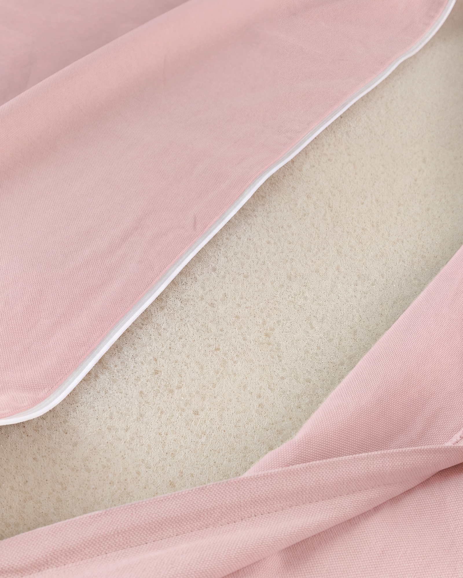 Matratzenauflage, Rosa Stoff, Beige Oberfläche, Abgerundete Kanten