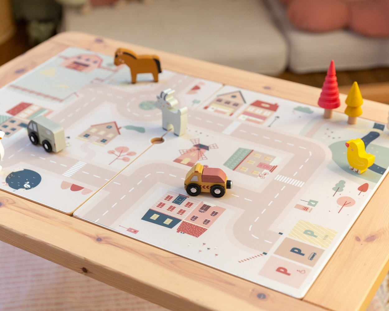 Kinder-Spielteppich, Holzspielzeug, Straßenmuster, Miniaturfahrzeuge, Tierfiguren