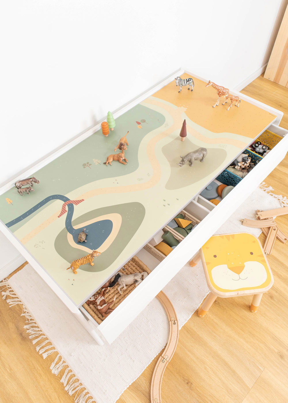 Klebefolie für Ikea Dundra Kinderzimmer Tisch mit Wiese-Motiv Klebefolie für Ikea Dundra Kinderzimmer Tisch mit Wiese-Motiv