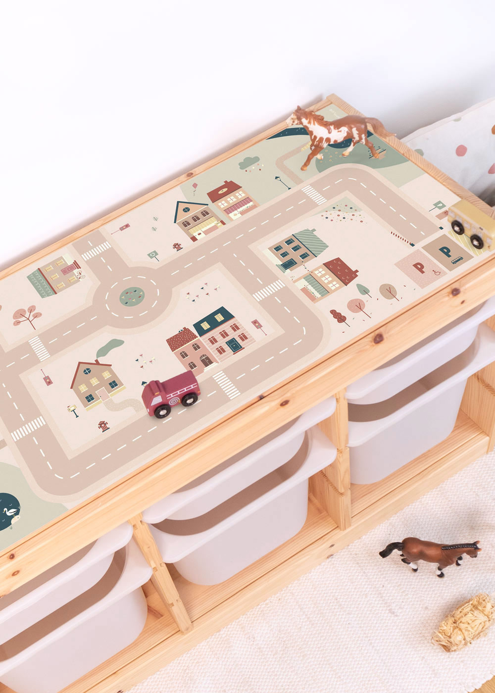 Ikea Trofast Regal mit Klebefolie mit Spielstraße Motiv von Limmaland verschönern