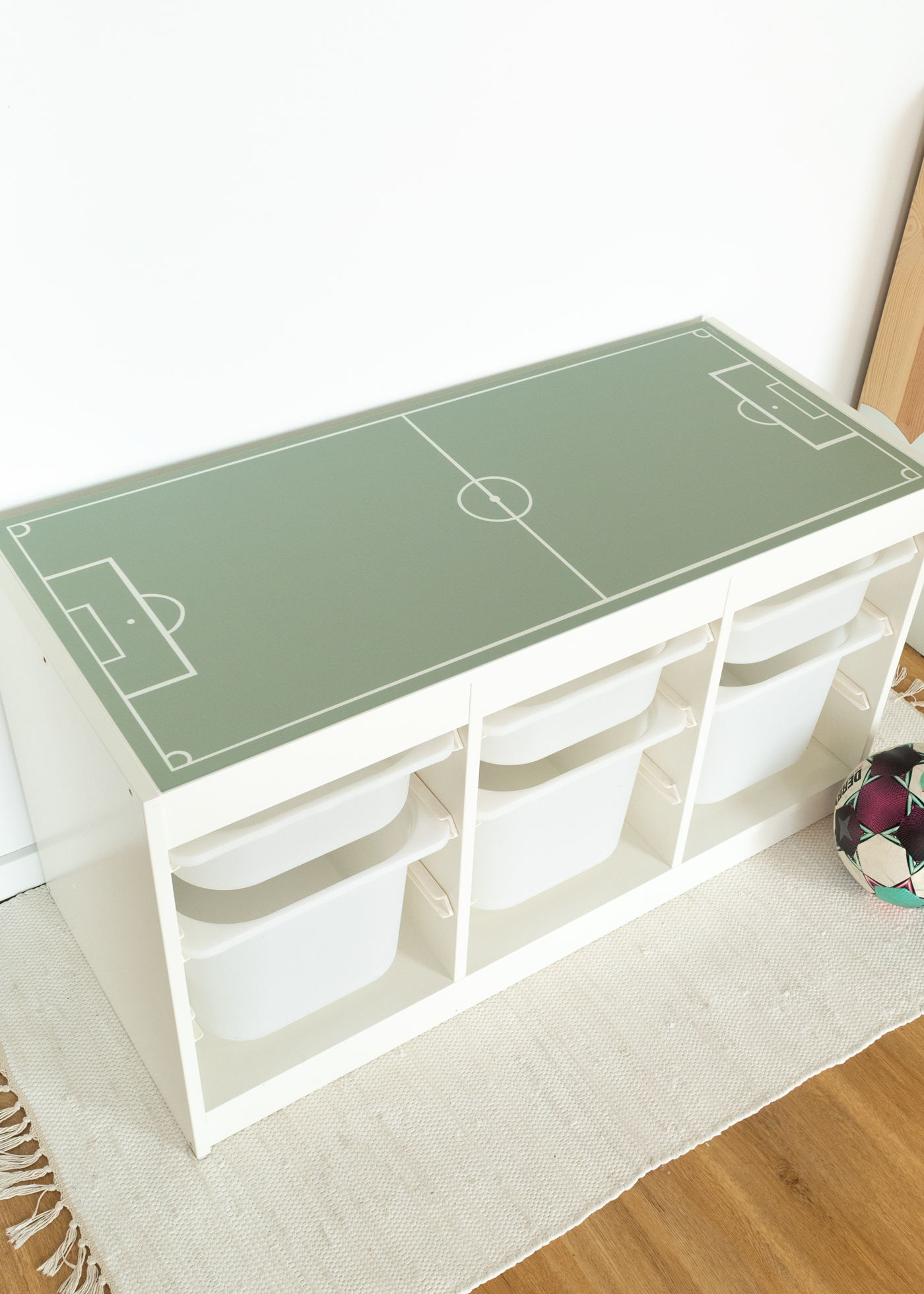 Ikea Trofast Klebefolie als Fußball Deko für dein Fußball Kinderzimmer als Fußballzimmer Deko mit Fußballmotiven passend für die Fußball EM Ikea Trofast Klebefolie als Fußball Deko für dein Fußball Kinderzimmer als Fußballzimmer Deko mit Fußballmotiven passend für die Fußball EM