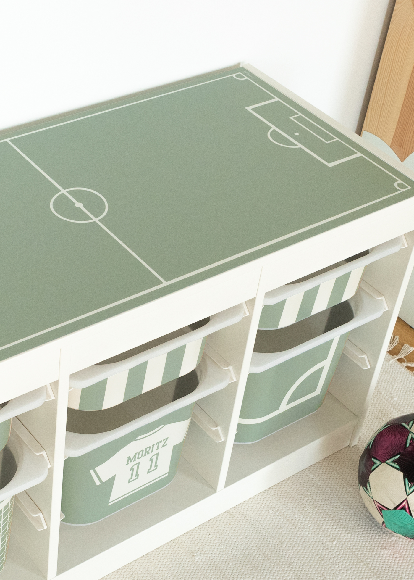 Ikea Trofast Klebefolie als Fußball Deko für dein Fußball Kinderzimmer als Fußballzimmer Deko mit Fußballmotiven passend für die Fußball EM