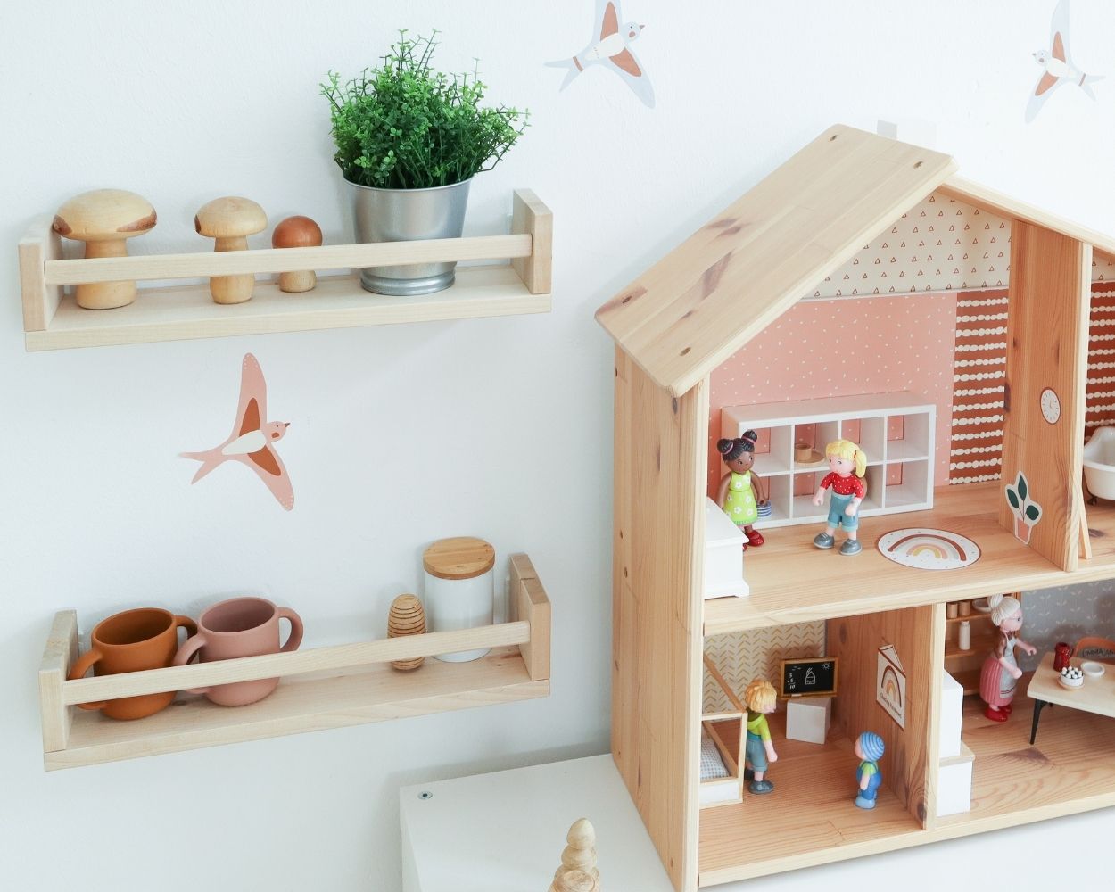 Gewürzregal und Spielhaus Gewürzregal und Spielhaus