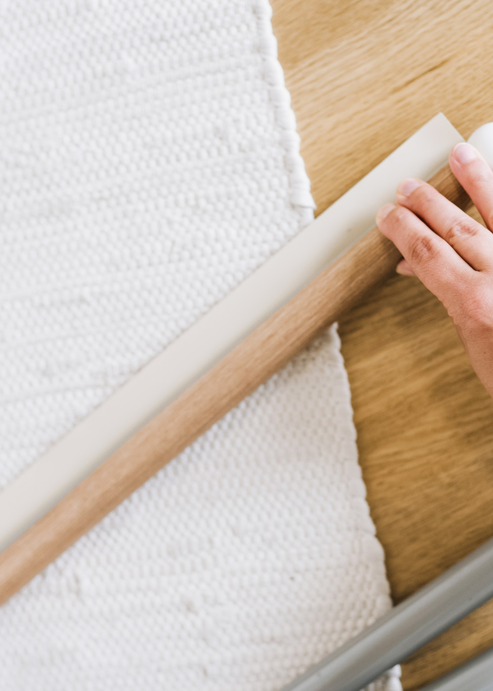 Holzfolie für IKEA Hochstuhl aufkleben Holzfolie für IKEA Hochstuhl aufkleben
