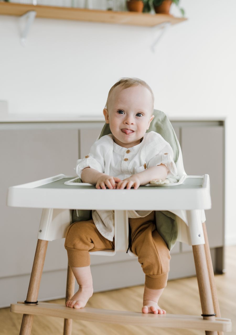 IKEA ANTILOP Hochstuhl mit Baby und Fußstütze